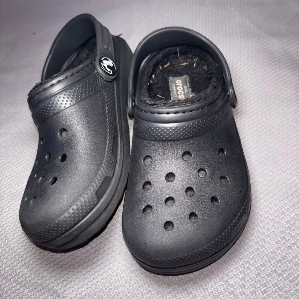 Black fleece lined fuzzy comfy cozy slip on winter Crocs clogs unisex size 11